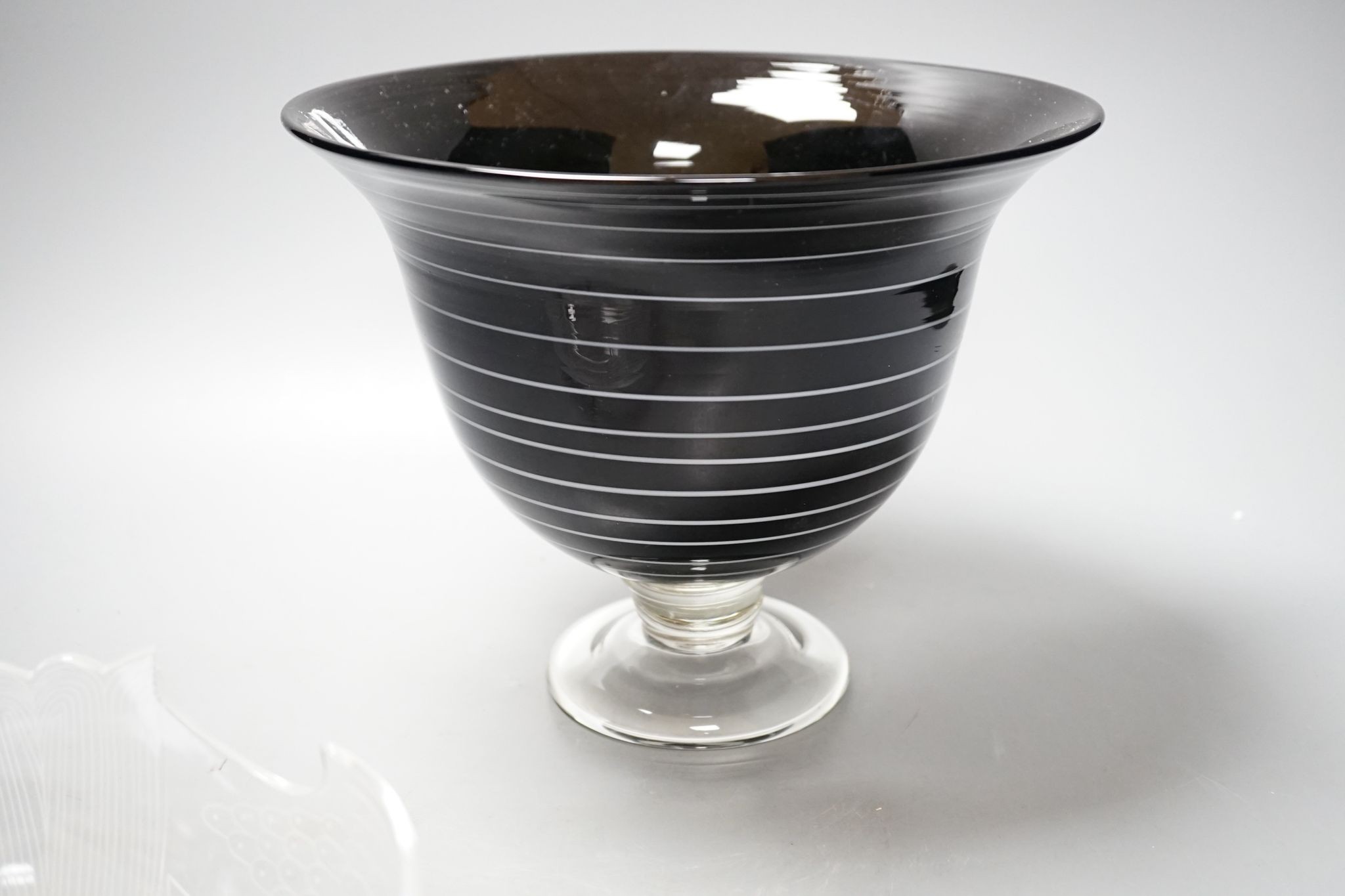 A Gunnar Cyren for Orrefors bowl and a footed bowl, tallest 21cm